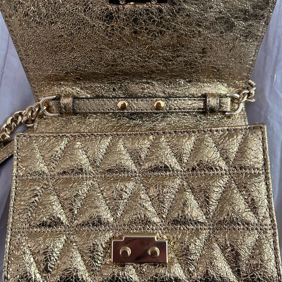 Michael Kors Golden Chained Crossbody Bag with squeeze closure - Picture 6 of 8